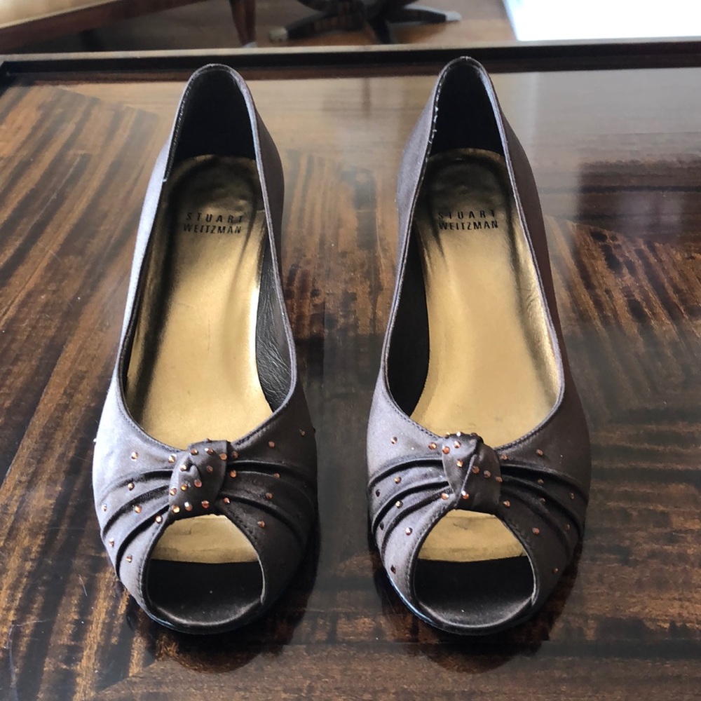 Stuart Weizmann chocolate satin pumps.
